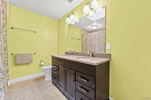 2128 Glenwood Court, Brooklyn, MI 49230