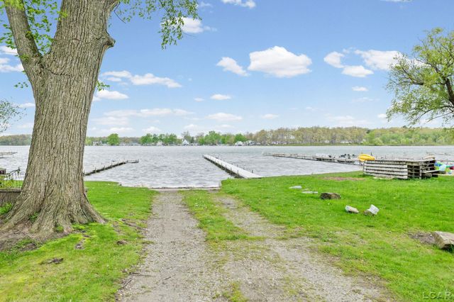 2128 Glenwood Court, Brooklyn, MI 49230