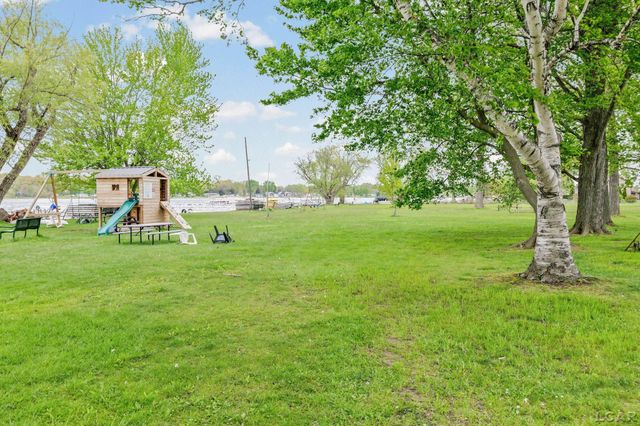 2128 Glenwood Court, Brooklyn, MI 49230