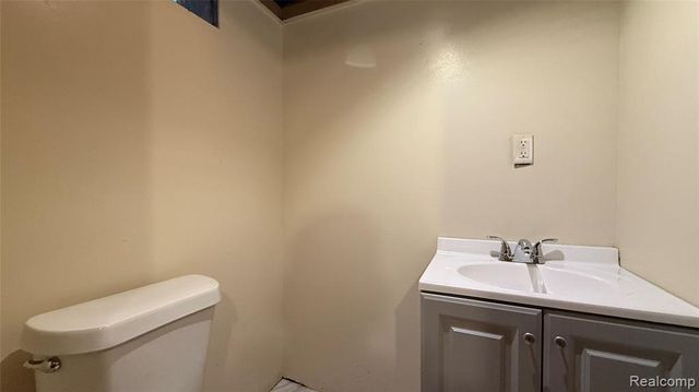 21781 Stratford, Oak Park, MI 48237