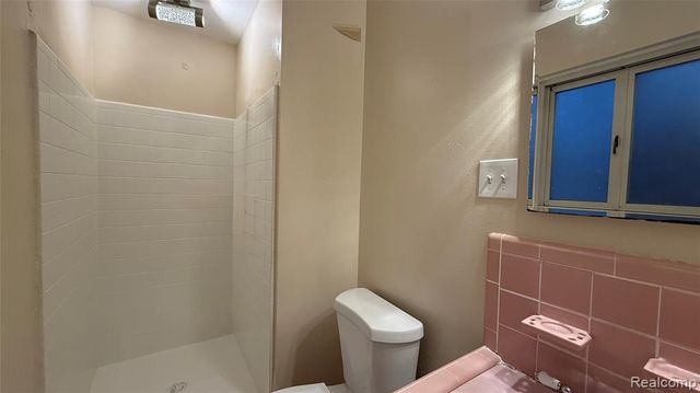 21781 Stratford, Oak Park, MI 48237