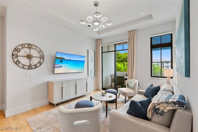 101 8th ST S 201, Naples, FL 34102