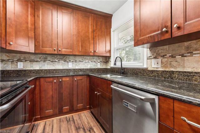 1261 River Oaks DR, Norfolk, VA 23502