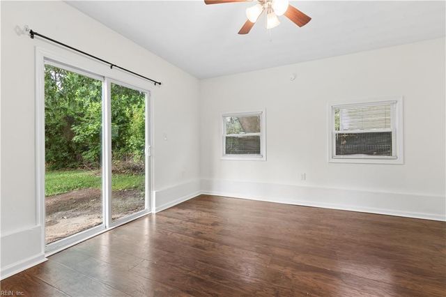 1261 River Oaks DR, Norfolk, VA 23502