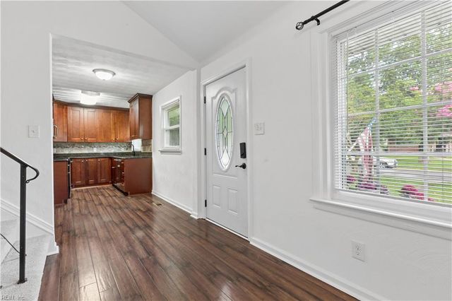 1261 River Oaks DR, Norfolk, VA 23502
