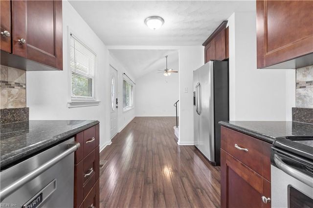 1261 River Oaks DR, Norfolk, VA 23502