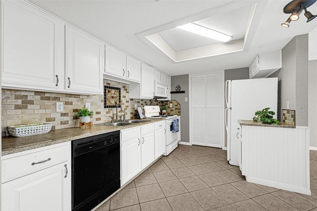 3663 Nasa Parkway 407, Seabrook, TX 77586