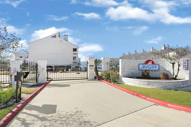 3663 Nasa Parkway 407, Seabrook, TX 77586