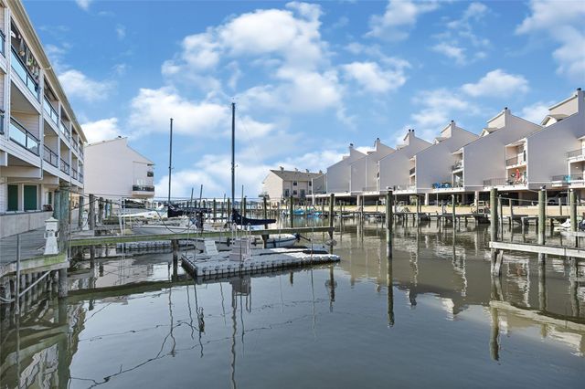 3663 Nasa Parkway 407, Seabrook, TX 77586