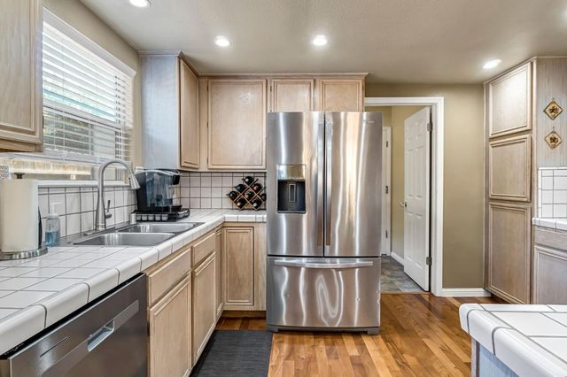 1248 E Loma Linda Avenue, Fresno, CA 93720