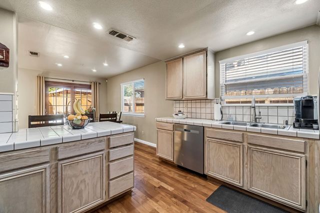 1248 E Loma Linda Avenue, Fresno, CA 93720