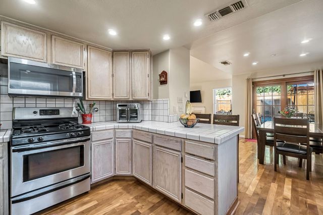 1248 E Loma Linda Avenue, Fresno, CA 93720