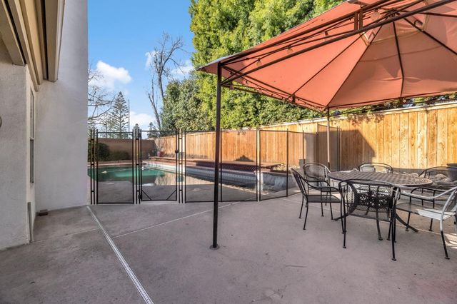 1248 E Loma Linda Avenue, Fresno, CA 93720