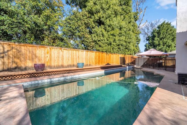 1248 E Loma Linda Avenue, Fresno, CA 93720