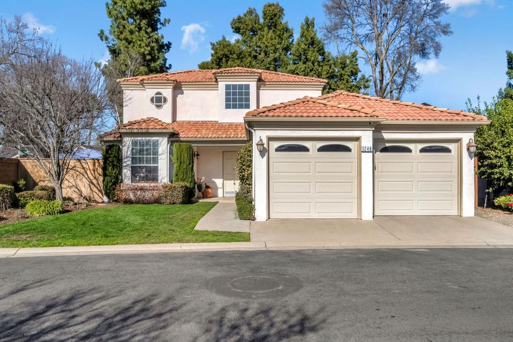 1248 E Loma Linda Avenue, Fresno, CA 93720