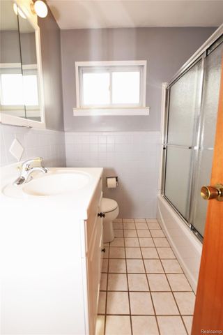 2482 Anderson Road, Saginaw Charter Township, MI 48603
