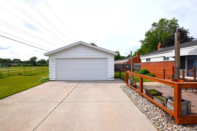 2482 Anderson Road, Saginaw Charter Township, MI 48603
