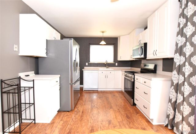 2482 Anderson Road, Saginaw Charter Township, MI 48603
