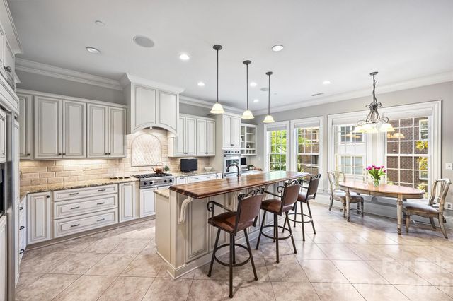 2210 Roswell Avenue 204, Charlotte, NC 28207