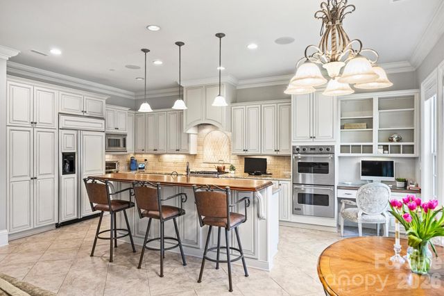 2210 Roswell Avenue 204, Charlotte, NC 28207