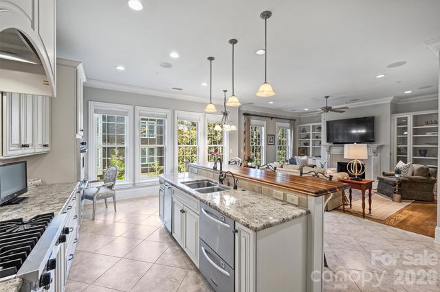 2210 Roswell Avenue 204, Charlotte, NC 28207