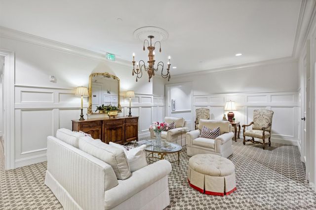2210 Roswell Avenue 204, Charlotte, NC 28207