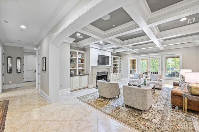 2210 Roswell Avenue 204, Charlotte, NC 28207