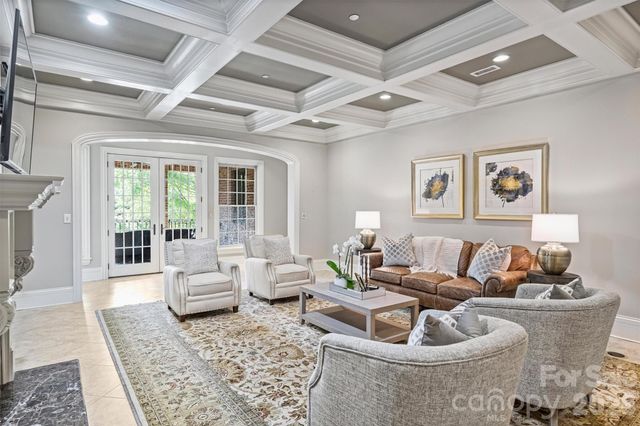 2210 Roswell Avenue 204, Charlotte, NC 28207