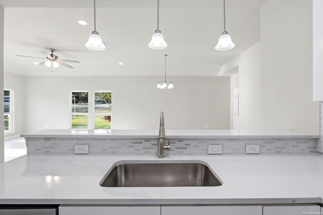 1224 Blueridge Dr, Canyon Lake, TX 78133