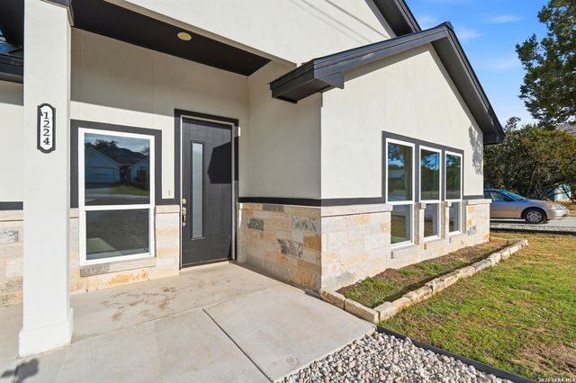 1224 Blueridge Dr, Canyon Lake, TX 78133
