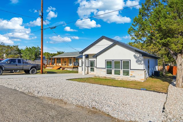 1224 Blueridge Dr, Canyon Lake, TX 78133