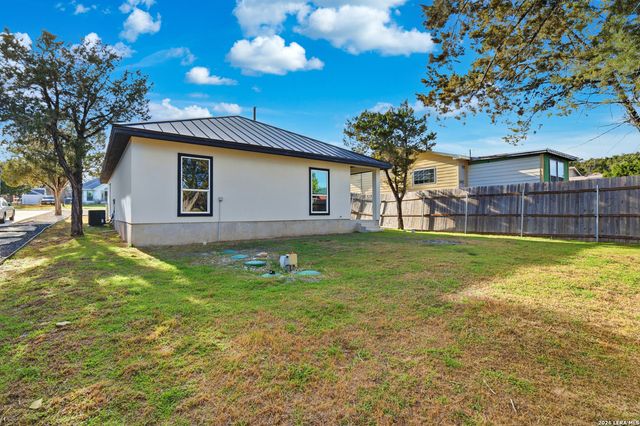 1224 Blueridge Dr, Canyon Lake, TX 78133