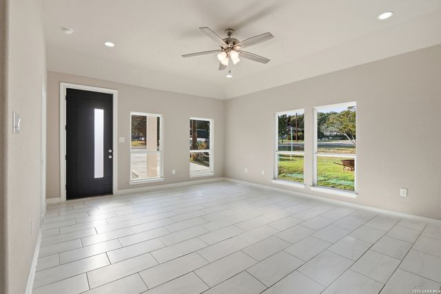 1224 Blueridge Dr, Canyon Lake, TX 78133