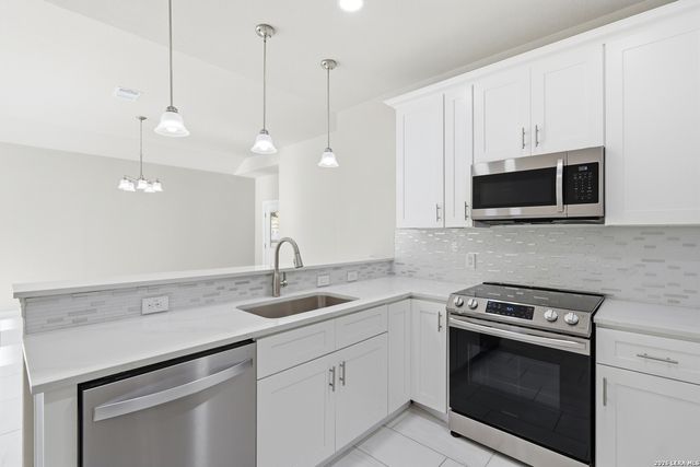 1224 Blueridge Dr, Canyon Lake, TX 78133