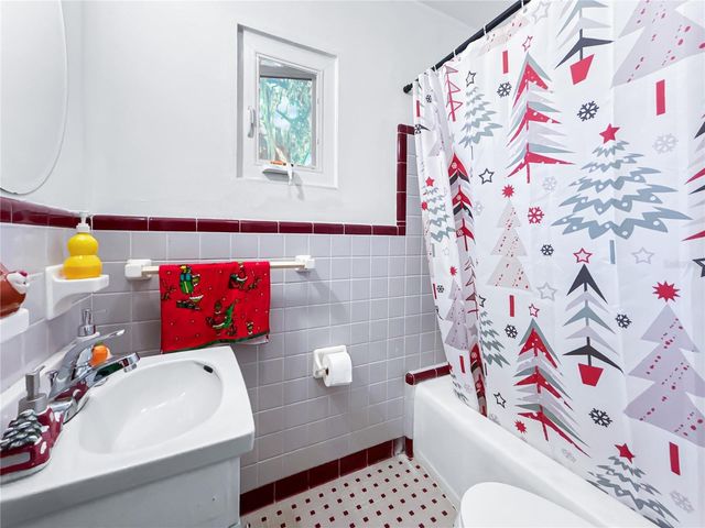 608 W NELSON STREET, Tavares, FL 32778