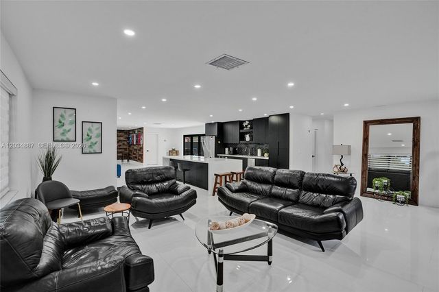14021 Cypress Ct, Miami Lakes, FL 33014