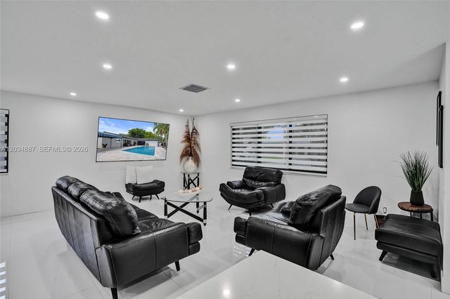 14021 Cypress Ct, Miami Lakes, FL 33014