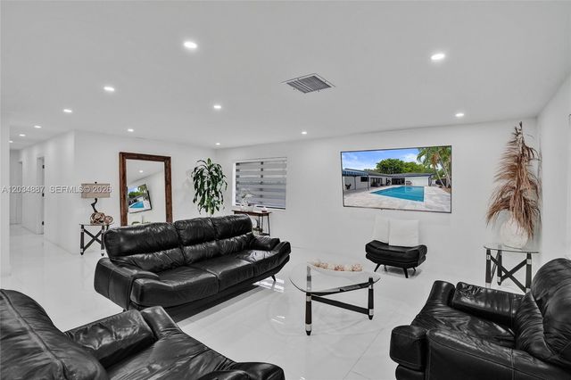 14021 Cypress Ct, Miami Lakes, FL 33014