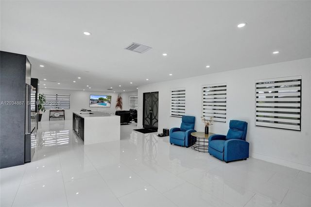 14021 Cypress Ct, Miami Lakes, FL 33014