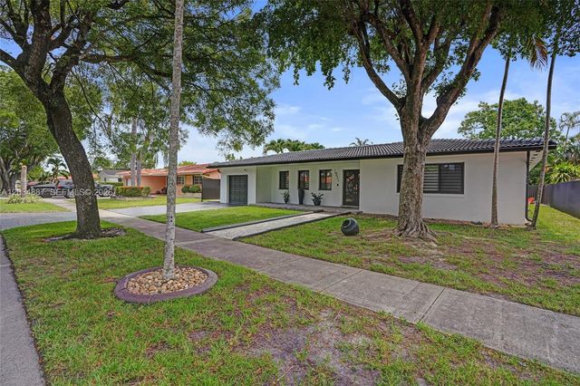 14021 Cypress Ct, Miami Lakes, FL 33014