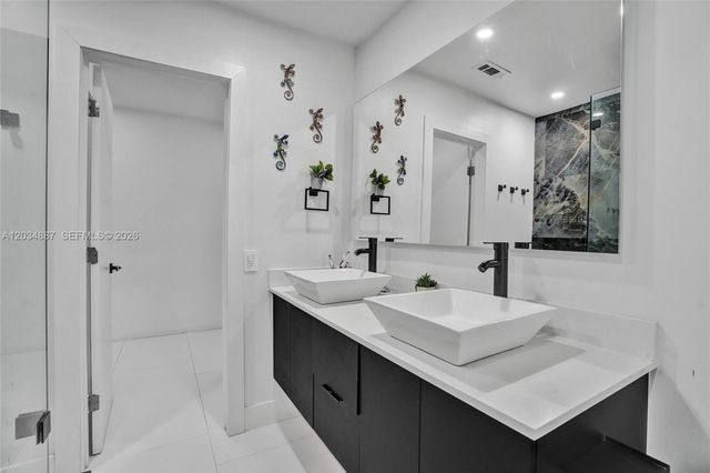 14021 Cypress Ct, Miami Lakes, FL 33014