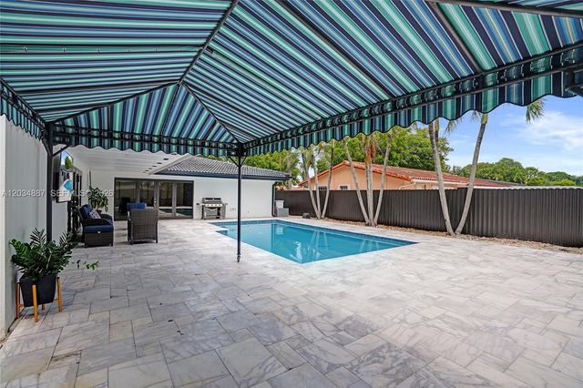 14021 Cypress Ct, Miami Lakes, FL 33014