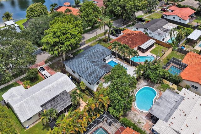 14021 Cypress Ct, Miami Lakes, FL 33014