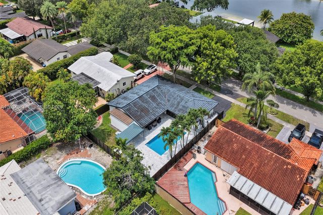 14021 Cypress Ct, Miami Lakes, FL 33014