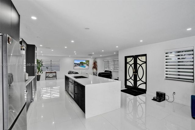 14021 Cypress Ct, Miami Lakes, FL 33014