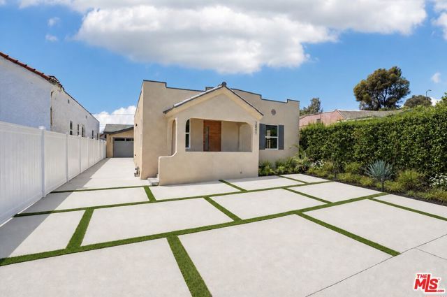 2541 Carmona Avenue, Los Angeles, CA 90016
