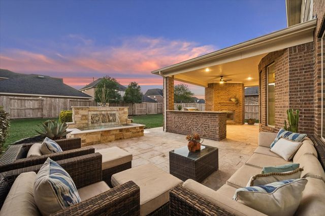 5514 Caspian Falls Lane, Fulshear, TX 77441