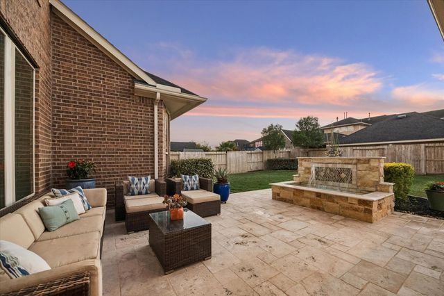 5514 Caspian Falls Lane, Fulshear, TX 77441