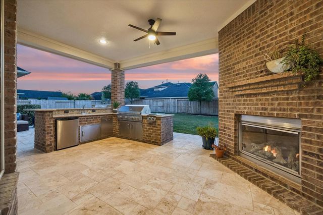 5514 Caspian Falls Lane, Fulshear, TX 77441