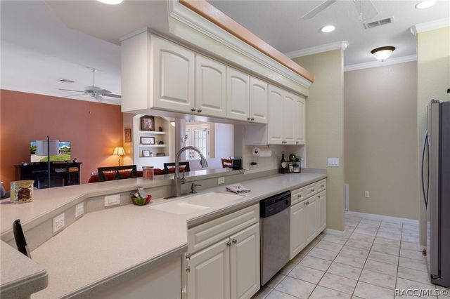 12 HACKBERRY Drive, Homosassa, FL 34446
